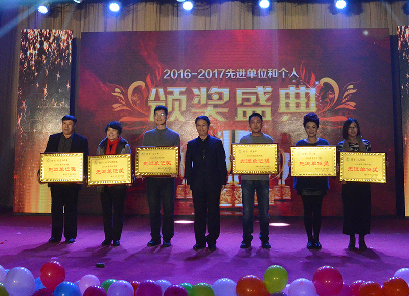 1-1 先进工作者.jpg 1-1 先进工作者.jpg